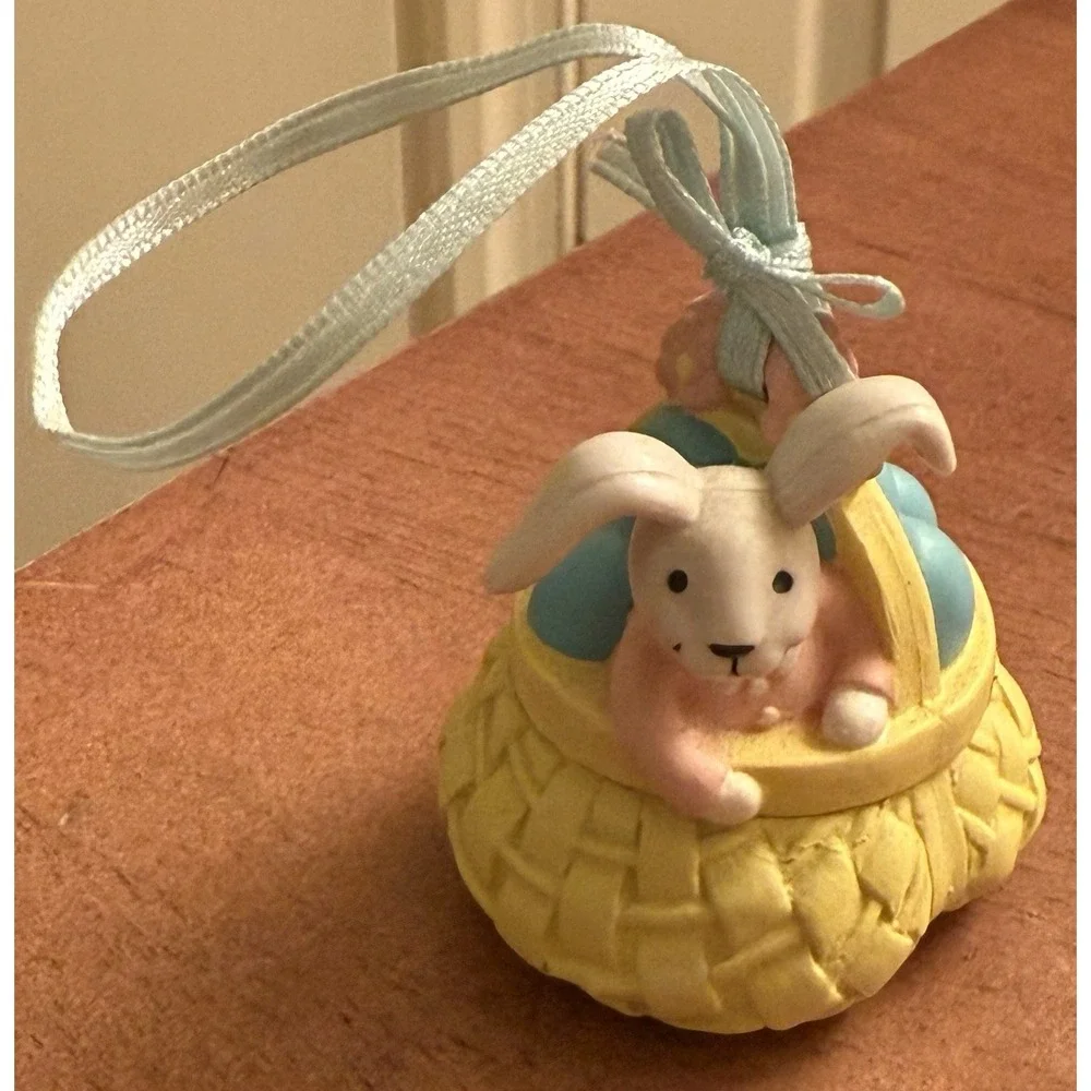 Vintage AVON Resin EASTER BUNNY RABBIT in‎ Basket w/EGGS & Flowers ORNAMENT
